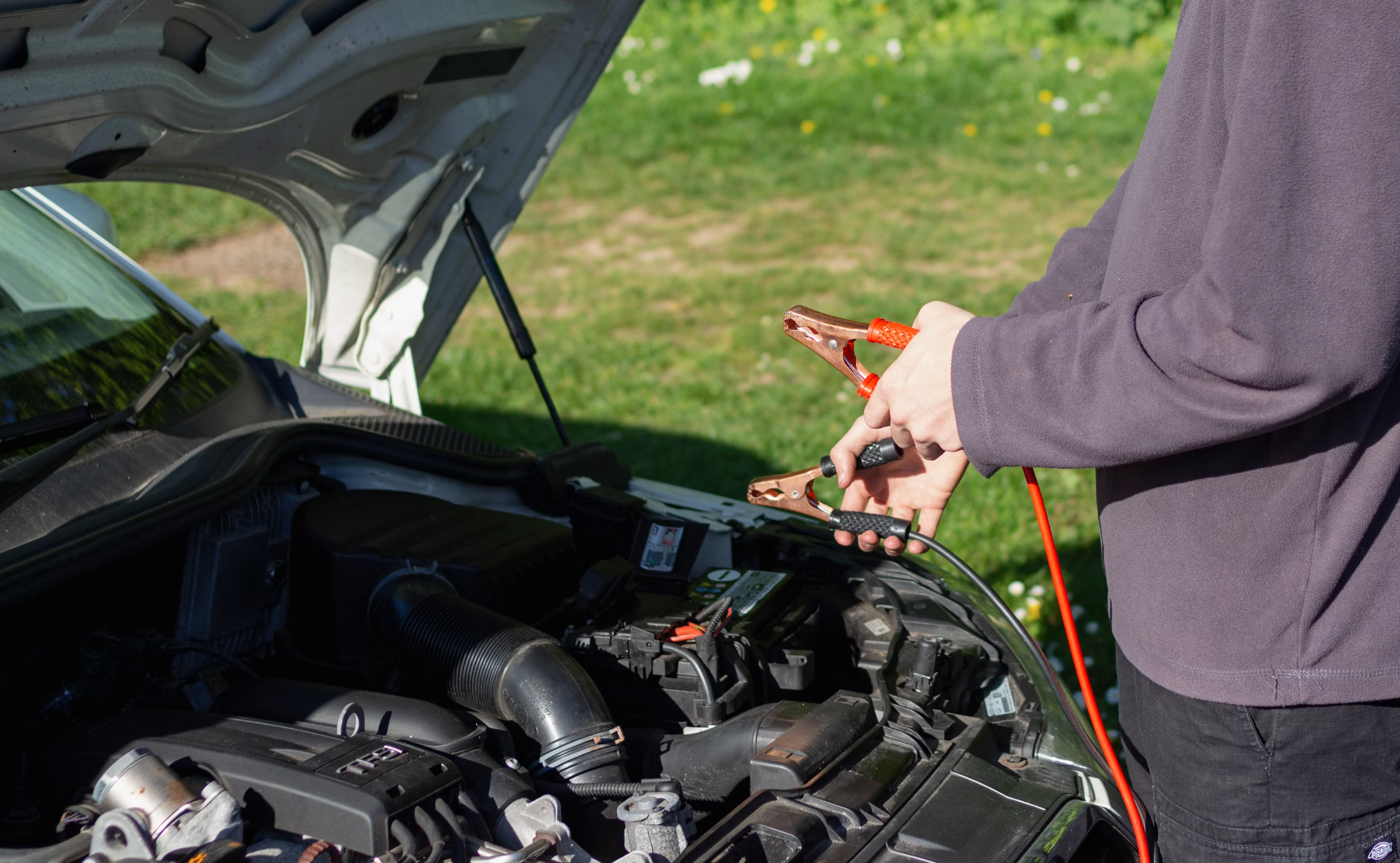 How to Guide: Jumpstarting a Car Battery 101